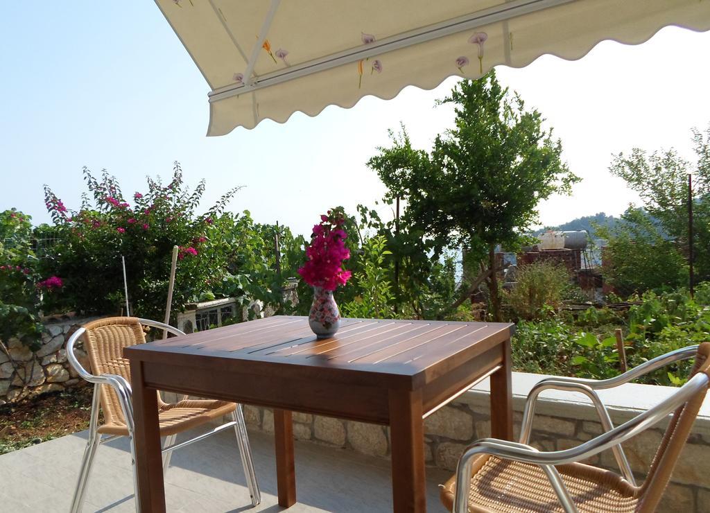 Riviera Rooms Himare Room photo