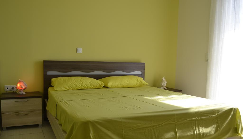 Riviera Rooms Himare Room photo