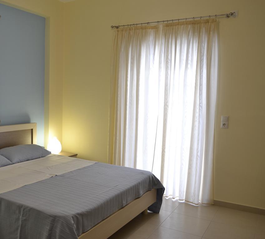 Riviera Rooms Himare Room photo