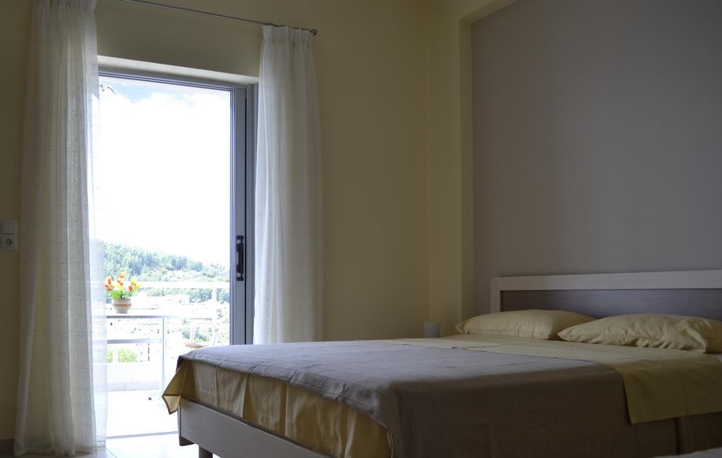 Riviera Rooms Himare Room photo