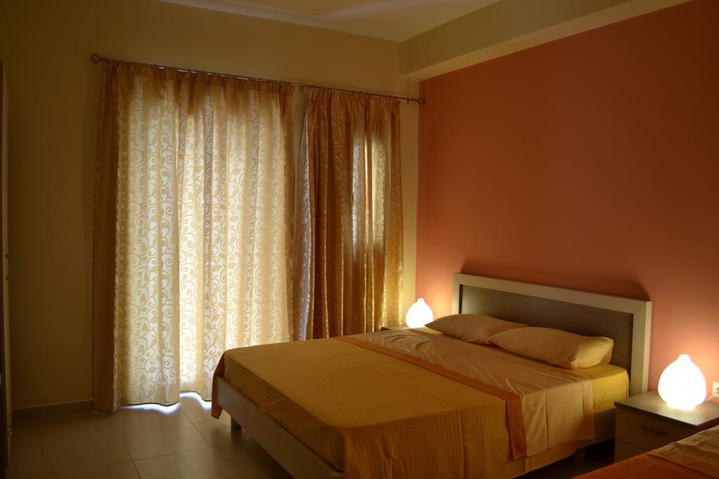 Riviera Rooms Himare Room photo