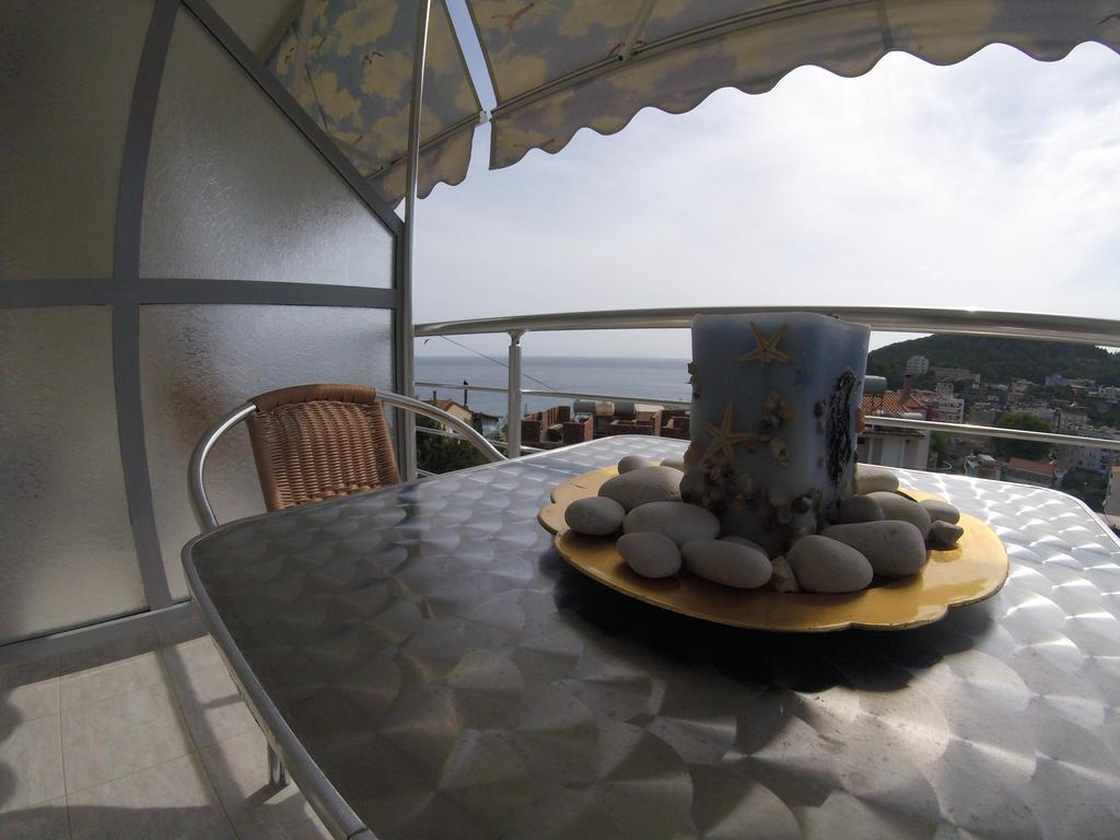 Riviera Rooms Himare Exterior photo
