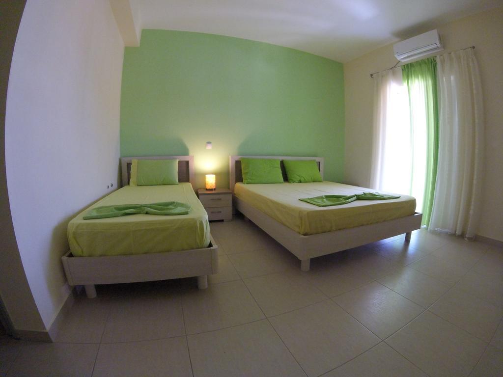 Riviera Rooms Himare Exterior photo