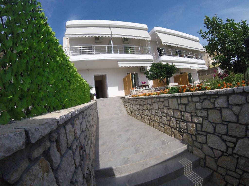 Riviera Rooms Himare Exterior photo