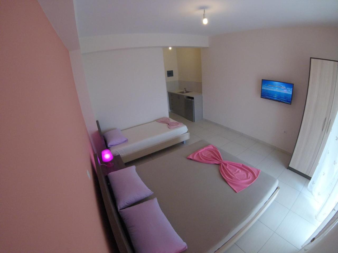 Riviera Rooms Himare Exterior photo