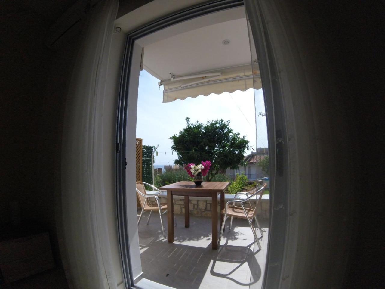 Riviera Rooms Himare Exterior photo